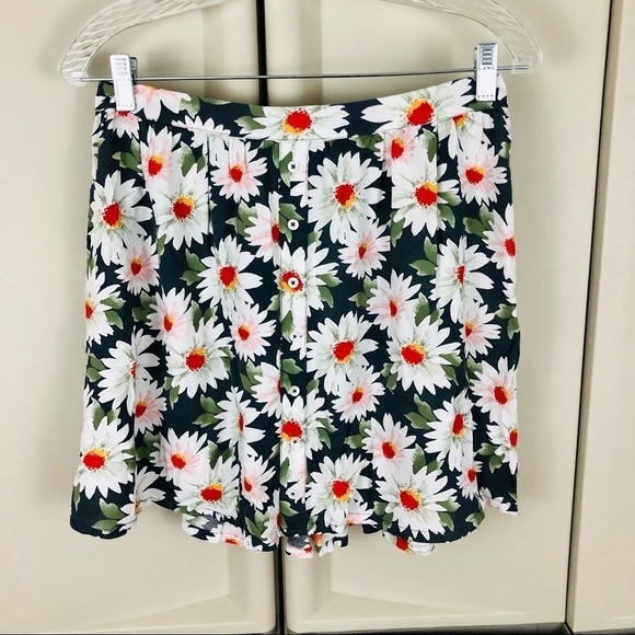 Hollister Dresses & Skirts - Hollister Cottage floral white daisies button skirt flowy soft womens sz Large